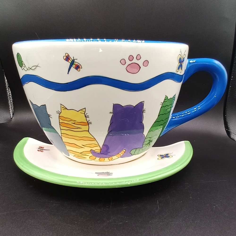Fat Cat's wall pocket tea cup and saucer